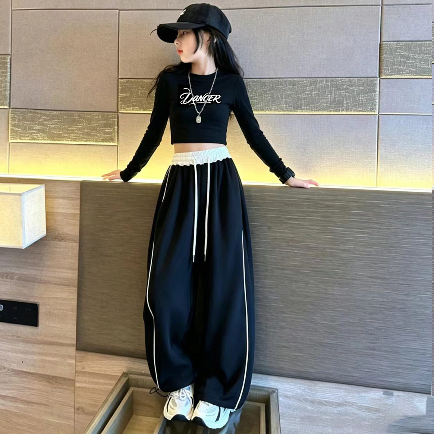女童爵士舞服装儿童街舞潮服表演潮酷黑色打底衫巨好看运动裤卫裤图片