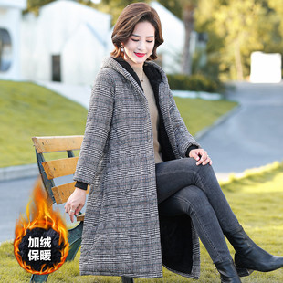 台格加绒保暖冬季妈妈装中老年装休闲连帽格纹长袖长款棉衣棉服女