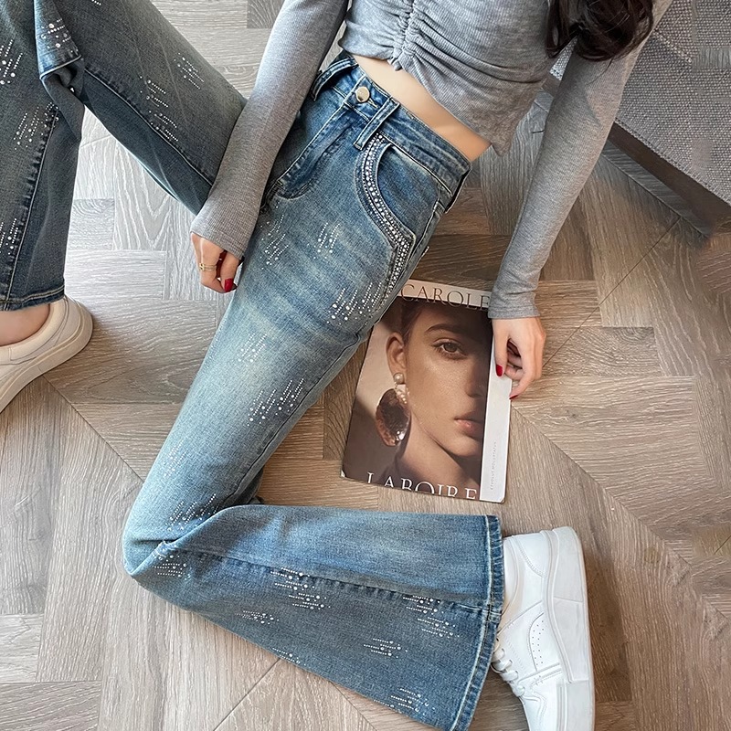 2025年春季新款烫钻微喇牛仔裤女