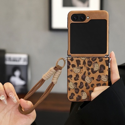 适用三星zflip7手机壳小折叠女斜挎带挂绳z flip6秋冬毛绒豹纹kt猫保护壳套galaxy硅胶5高级感4全包防摔外壳