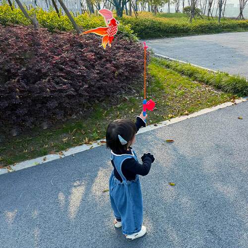 儿童风筝手持微风易飞2025新款钓鱼竿广场春游动态振翅迷你小风筝
