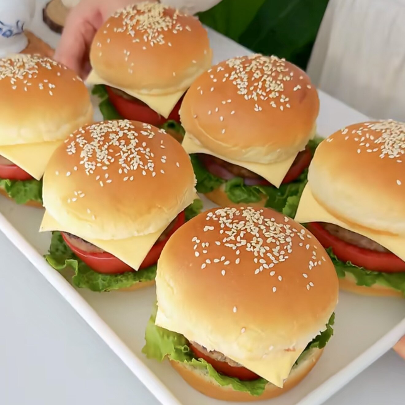 麦香纯正奶香松软~黄油汉堡饼胚图片