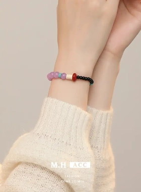 黑色玻璃珠天然石手链弹力绳编织秋冬新款高级感文艺复古手串