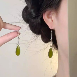 夏日绿色水滴流苏女士耳环2025新爆款 气质耳钉轻奢小众高级感耳饰