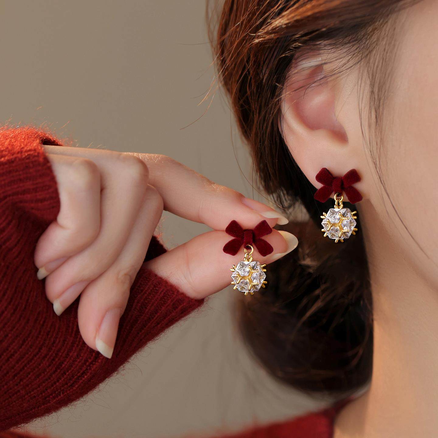 轻作美集红色丝绒蝴蝶结耳钉女新年本命年喜庆耳环17.8元