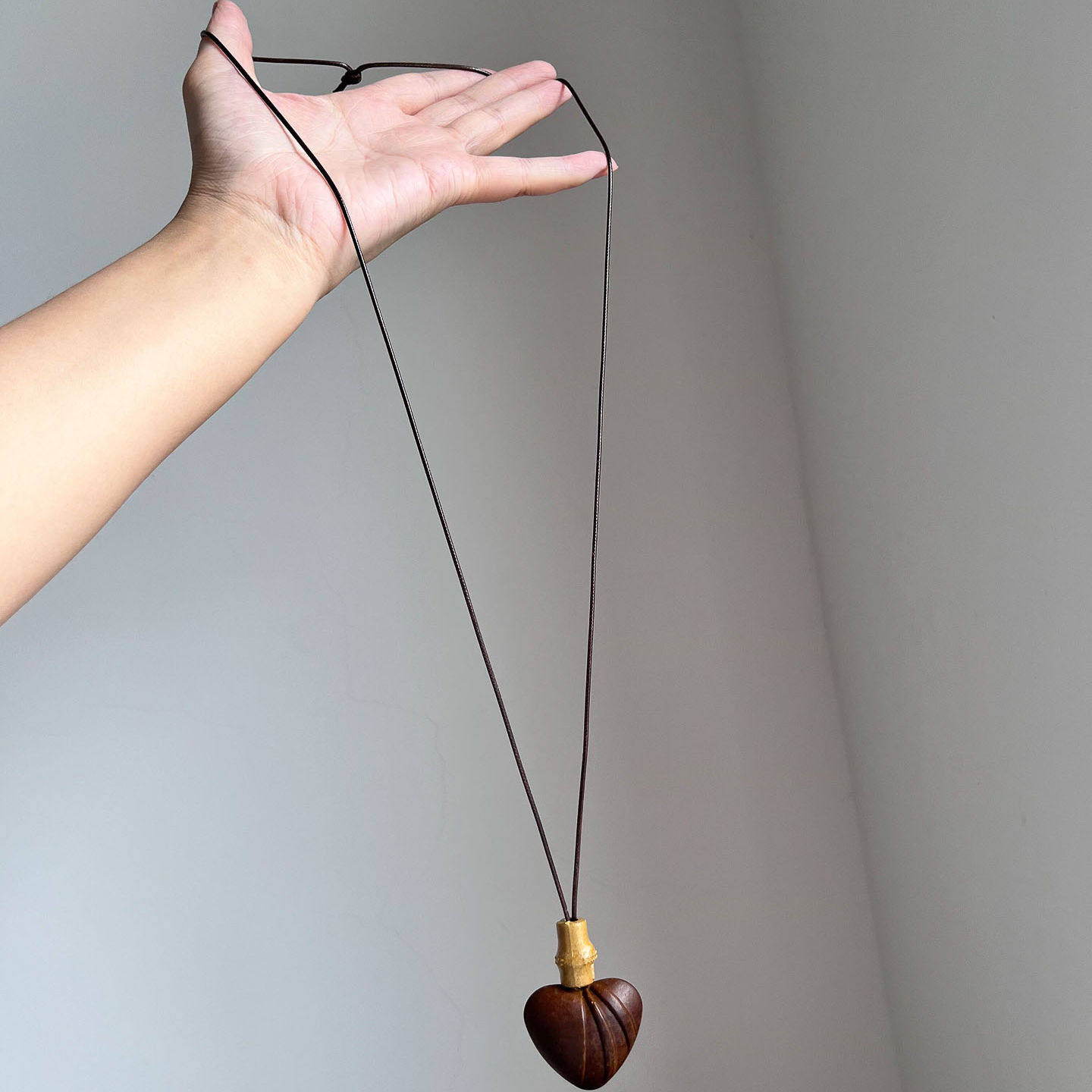 新中式复古禅意木质爱心吊坠项链女百搭轻奢小众高级感毛衣链配饰