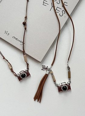 复古美拉德咖色相机项链女秋冬小众轻奢高级感毛衣链独特个性配饰