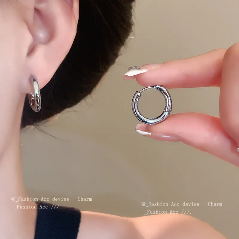 简约圆形光面耳扣精致时尚个性耳环女复古通勤百搭耳饰小众高级感