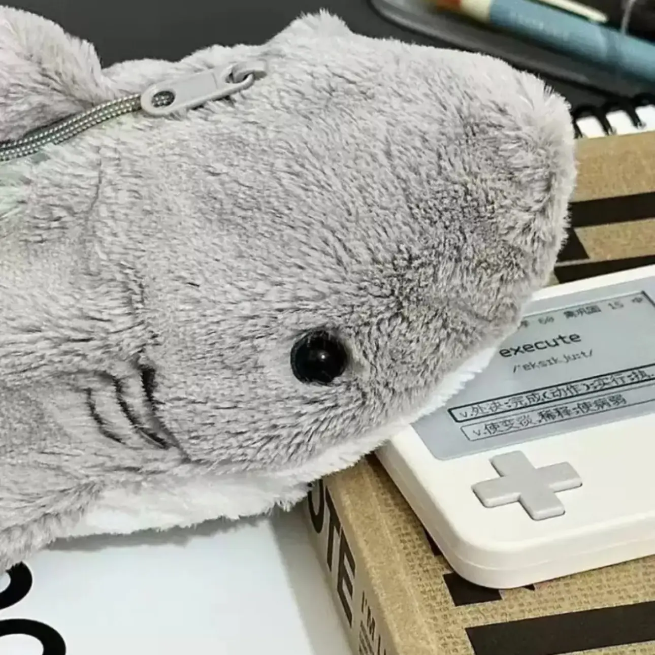 小玩偶笔袋ins风高颜值大容量毛绒卡通创意文具收纳袋文具袋