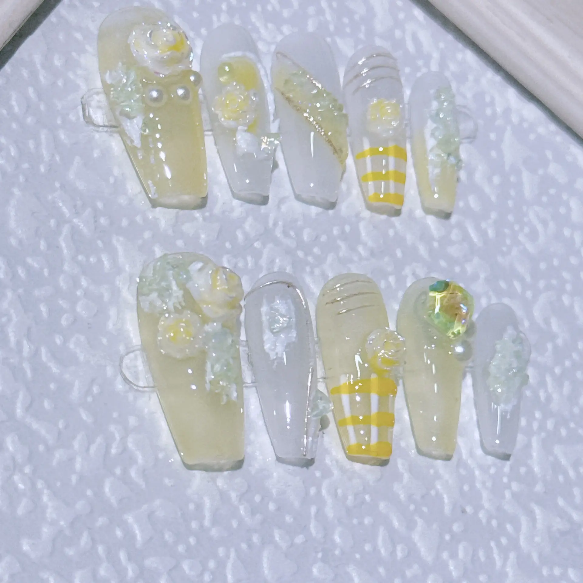 喵小姐手工穿戴甲爆款推荐 奶绿格纹山美甲贴片成品穿戴甲/甲片