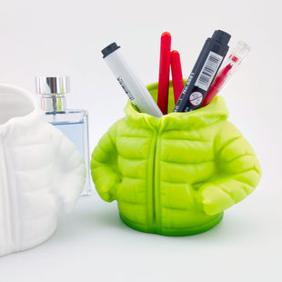 羽绒服笔筒创意男女孩桌面大容量学生高颜值化妆刷收纳桶笔架摆件