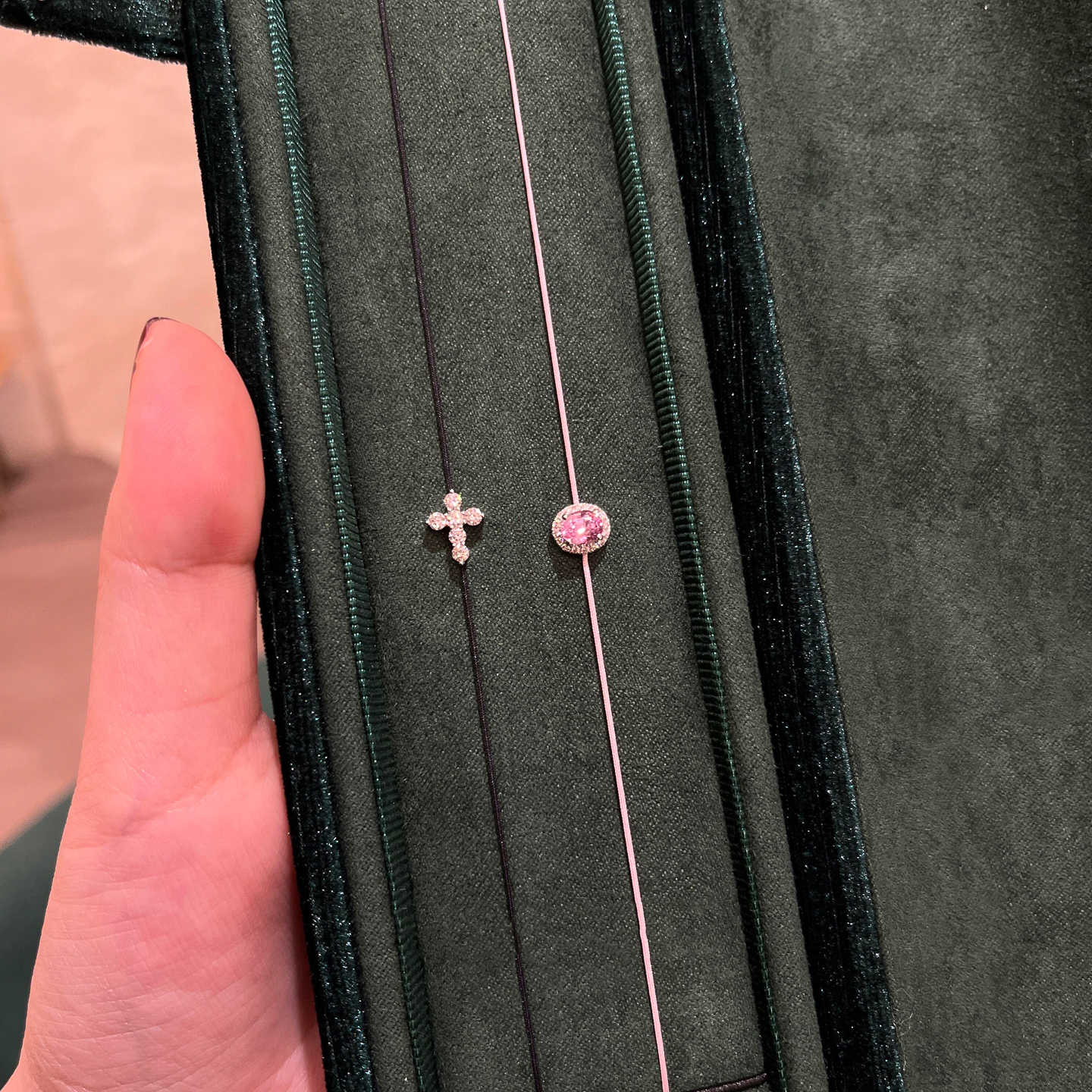 满钻十字架黑色细绳粉宝石粉手链