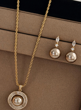 秋冬香槟金仿珍珠吊坠项链女配饰