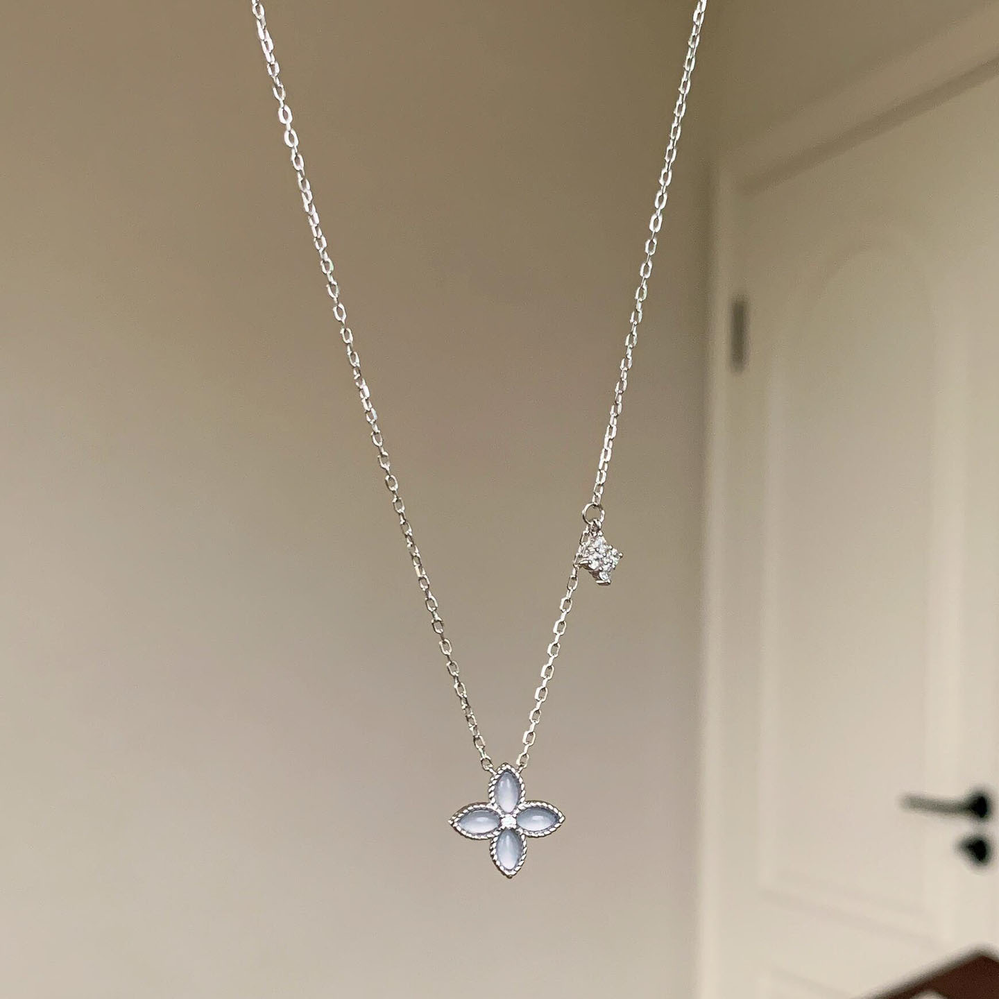 灰蓝色四叶草贝母手链女配饰