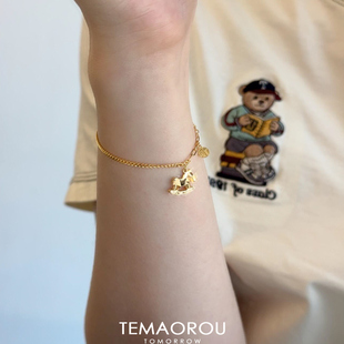 秋冬复古爆闪实心小木马吊坠手链女小众设计轻奢百搭高级感毛衣链