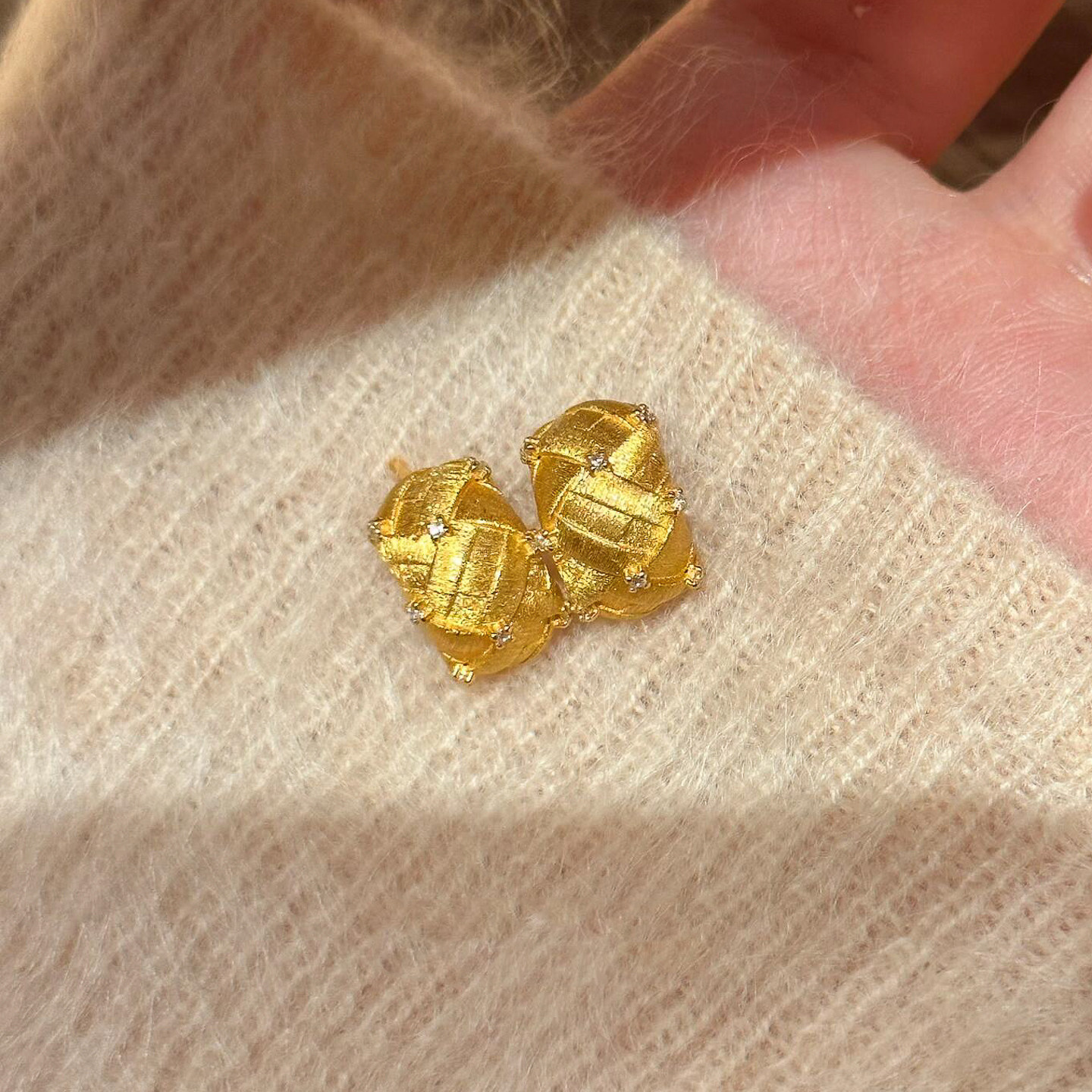 新年复古拉丝编织纹耳圈耳钉女方圆脸秋冬耳饰显脸小轻奢小众耳环,饰品/流行首饰/时尚饰品新,耳钉,淘宝优惠券,粉丝福利购,淘宝优惠卷