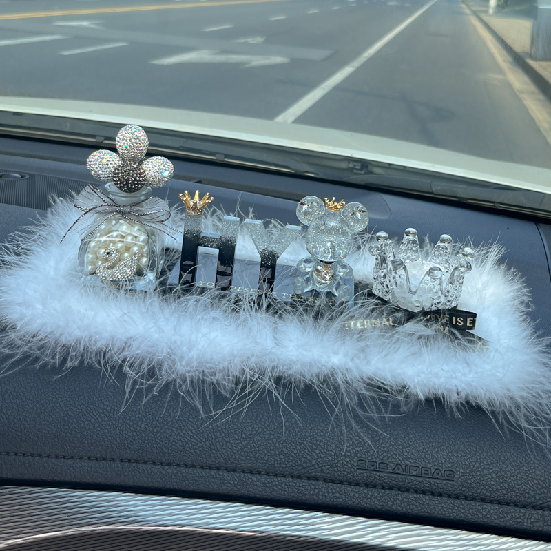 高档定制姓名汽车香水摆件车内装饰品定制字母车载中控台摆香薰女