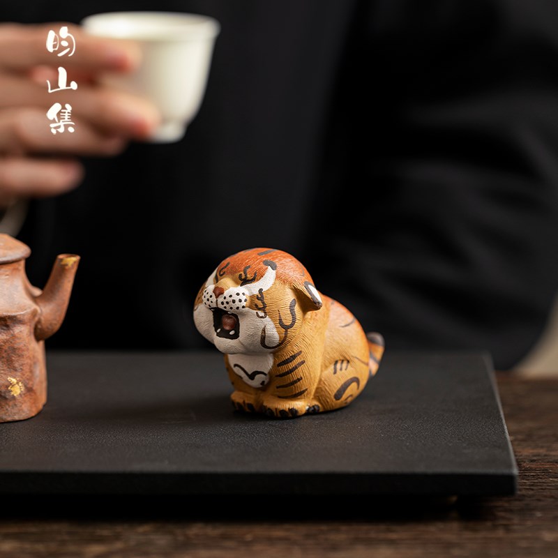 紫砂小茶宠迎财俏皮虎可爱精y品手工可养生肖摆件茶桌茶玩装饰配