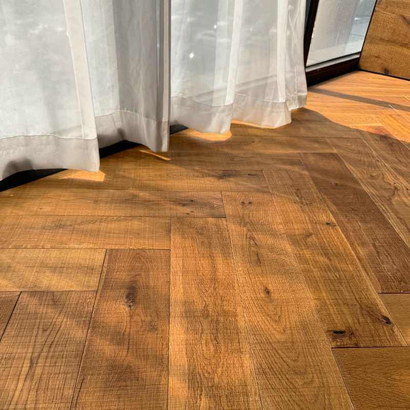 韵质信纯实木橡木人字拼木地板家用侘寂锁扣地暖原木地板厂家直销