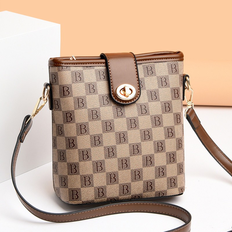 小包包女2025新款复古休闲手机包单肩水桶包小拎包今年流行斜挎包