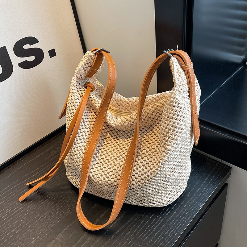 编织草编包包女大容量2024新款夏天百搭单肩斜挎包小众爆款水桶包