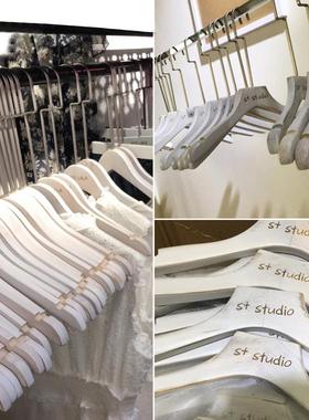 定制旧白色服装店专用儿童女装实木衣架木头木质衣挂防滑衣服撑子