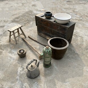 怀旧老物件风箱咸菜缸猪油罐烧火棍掏灰耙民俗景区展品饭店装饰品