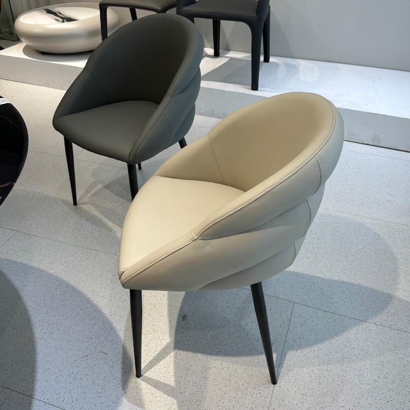 新款椅子餐椅家用酒店休闲咖啡椅白色超纤皮质钢架现代样板房现货