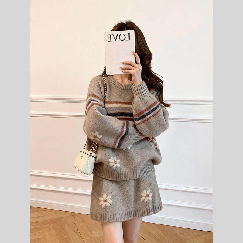 2026春冬新款慵懒风条纹针织套装女春冬花朵图案上衣半身裙两件套,女装/女士精品,大码套装,淘宝优惠券,粉丝福利购,淘宝优惠卷