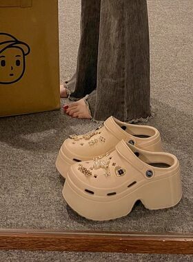 品牌水钻小香风厚底洞洞鞋女2026年新款夏季时尚两穿增高包头半凉