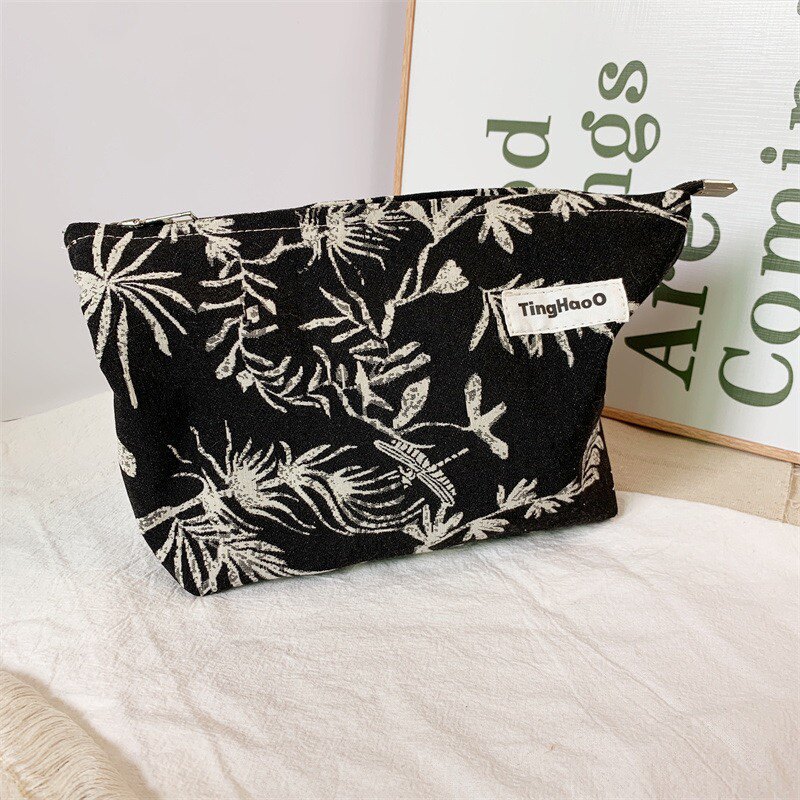 黑卡其花小众高级感化妆包女2025新款便携护肤品收纳包零钱内胆包
