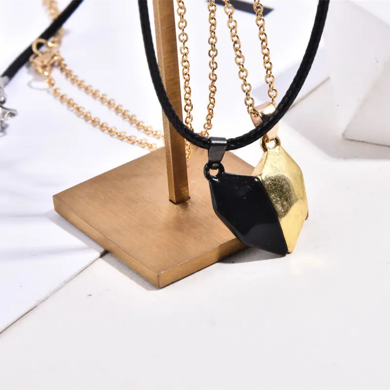 多款欧美许愿石心碎吊坠异地恋情侣一对相吸项链合金情人节礼物