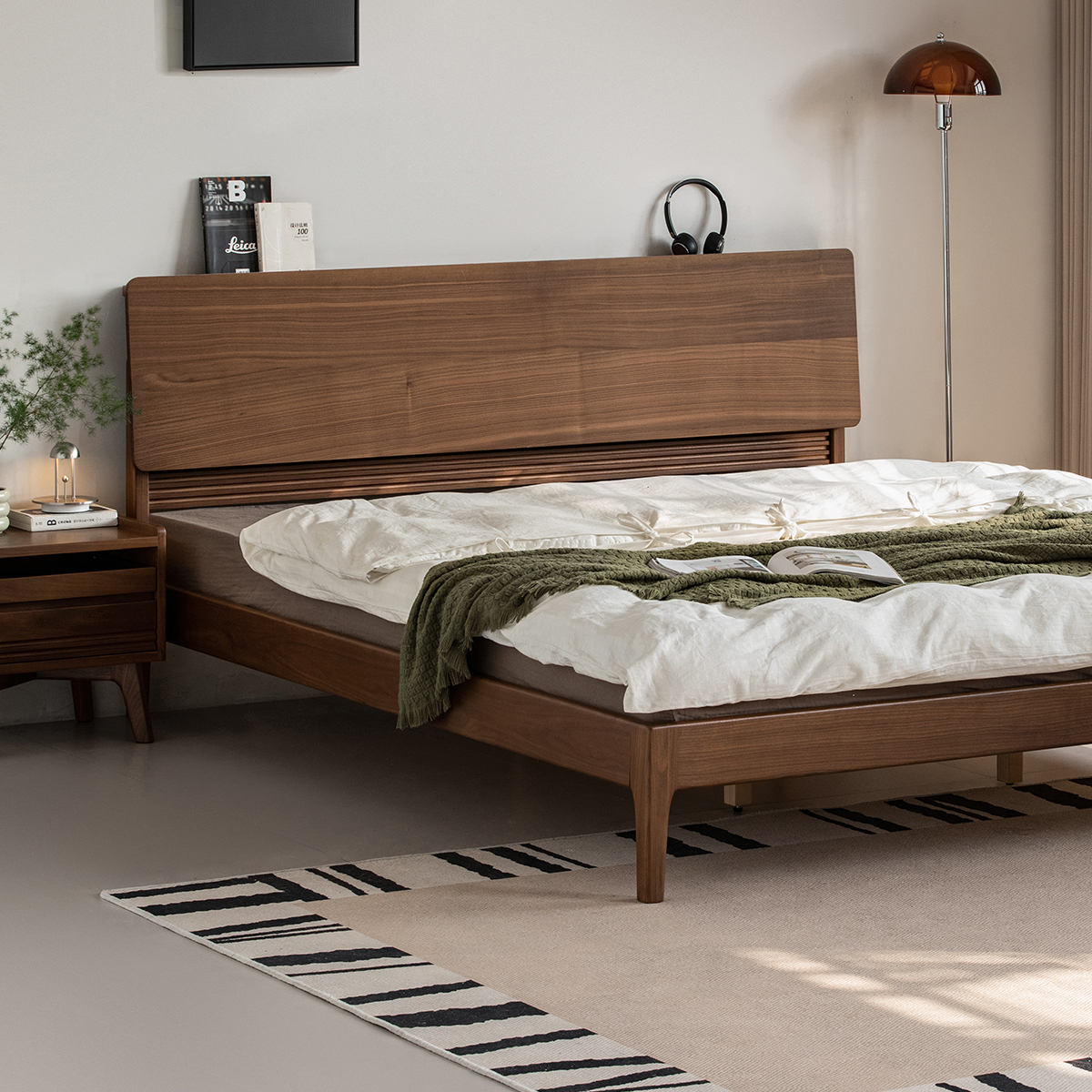 出乎生活实木床黑胡桃木北欧卧室1米5小户型家用1米8双人床暮山