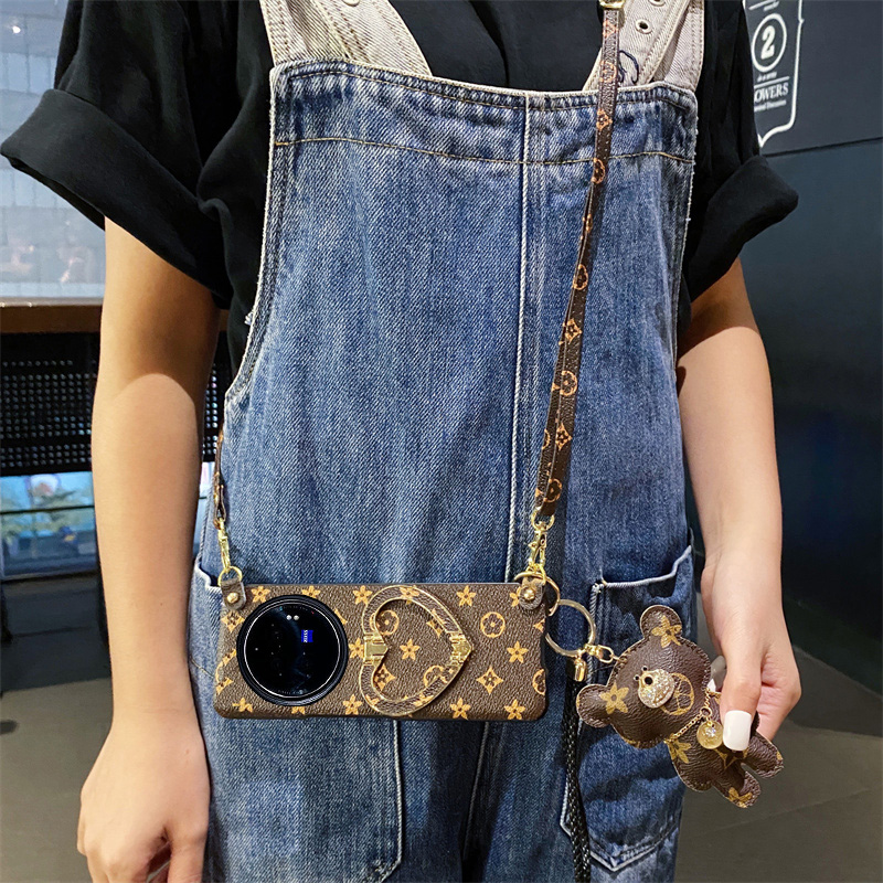 适用vivoxfold3pro手机壳vivoxfold3折叠支架折叠屏斜跨绳小熊挂饰轻奢时尚新款定制小众高级感爱心支架潮流