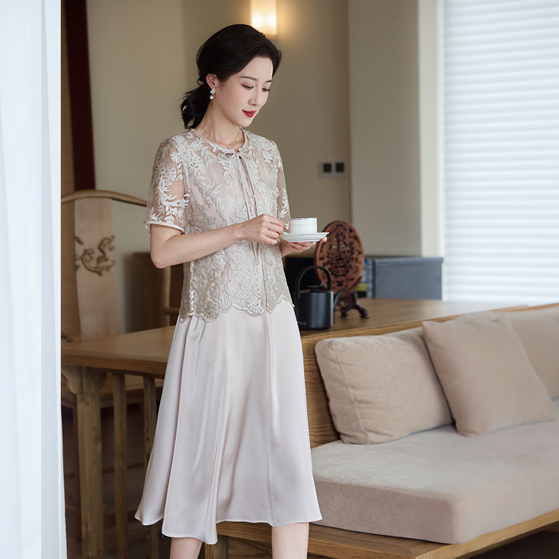 中年妈妈夏装蕾丝镂空连衣裙女