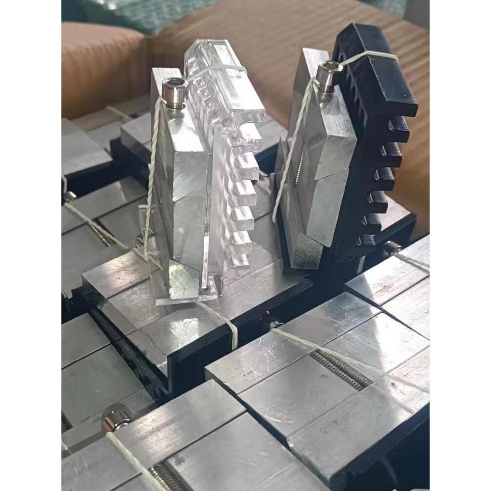 铝合金发光无框玻璃栏杆扶手可调节紧固件U型钢槽护栏门窗配件