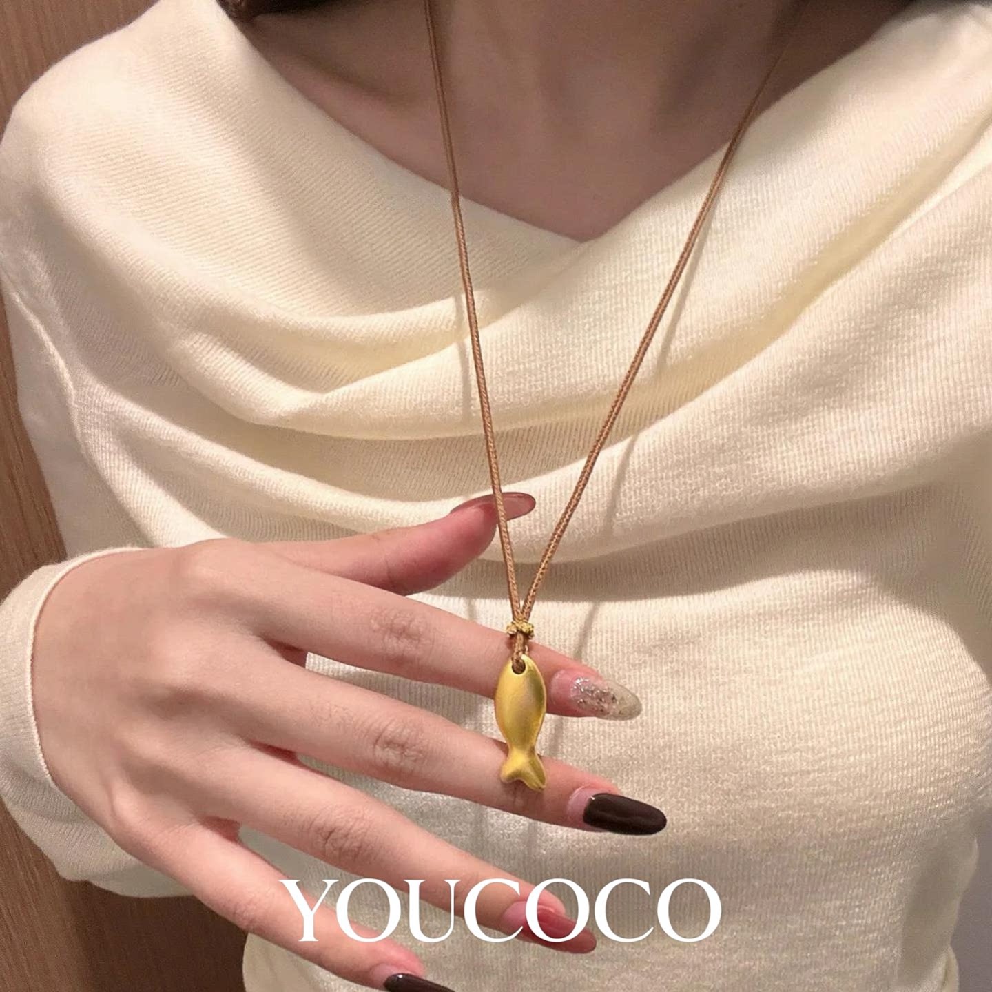 s925纯银金色小鱼吊坠项链女2026新爆款轻奢高级感毛衣链小众配饰