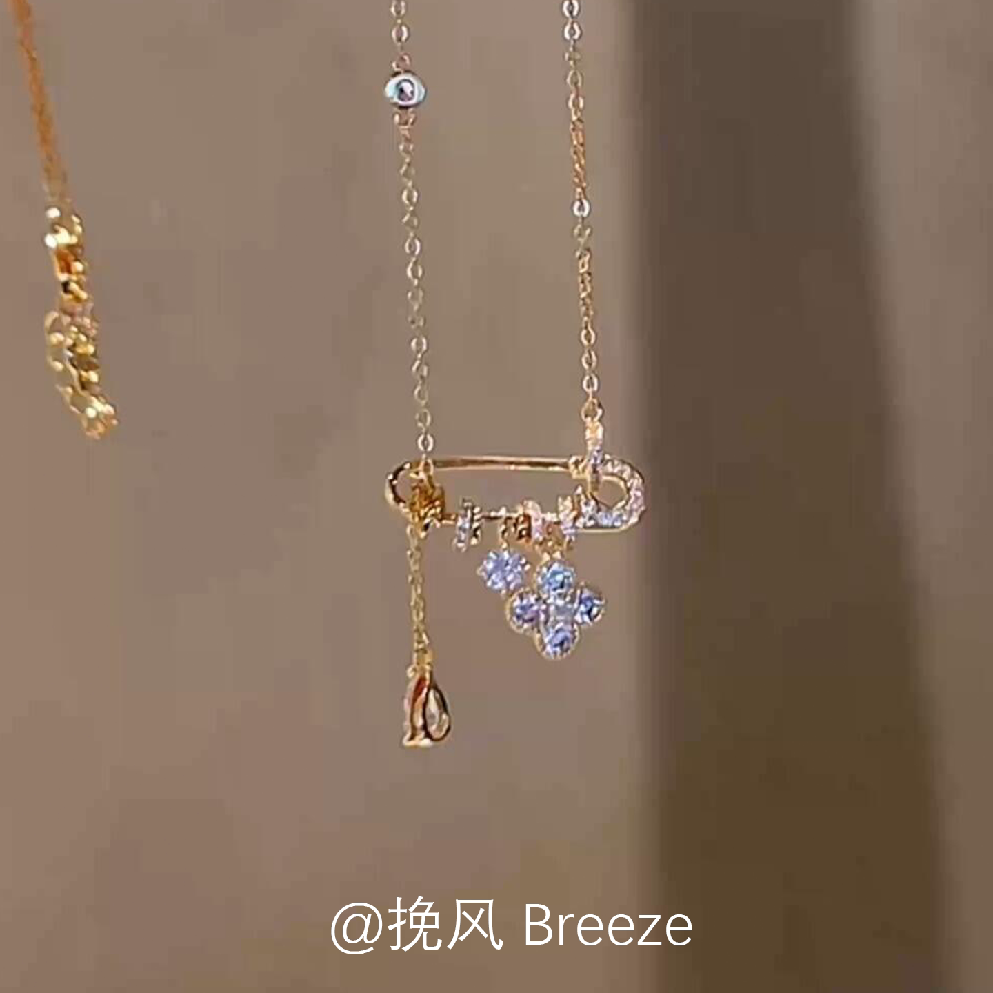 复古曲别针蓝色锆石花朵项链女2026新款小众精致设计感百搭锁骨链