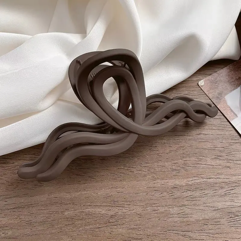 美拉德波浪线条抓夹女2024新款高级感后脑勺盘发夹子发夹头饰