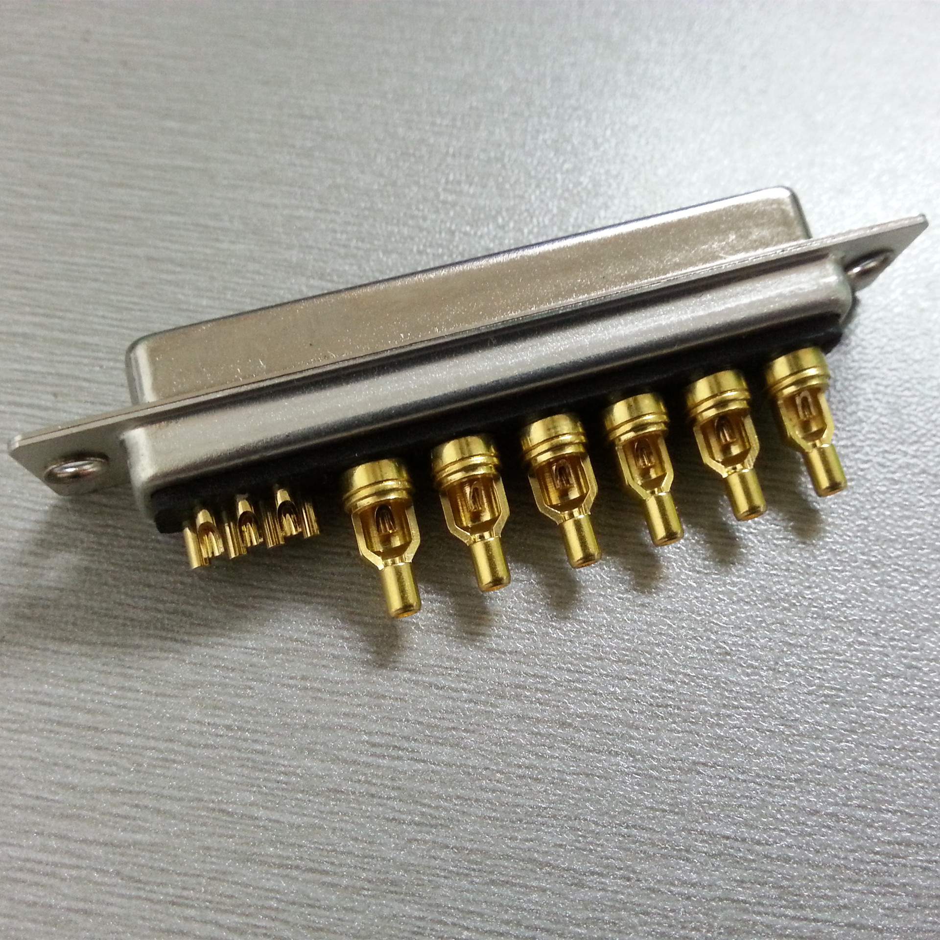 混合大电流D-SUB(13W6)焊线式同轴射频母头连接器 50欧姆阻抗