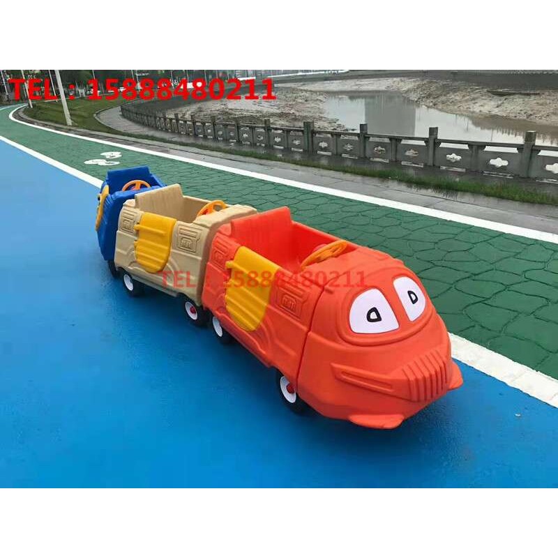 儿童三节拖车 幼儿园扭扭助力学步车 多人团队协力车滚塑工艺直销