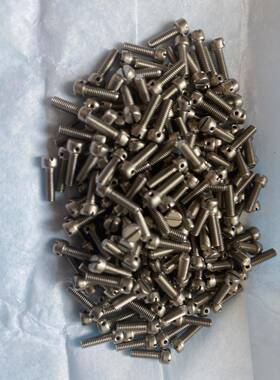 高品质头部带孔保险孔的圆柱头螺钉HB1-203F-2002M2.5*8