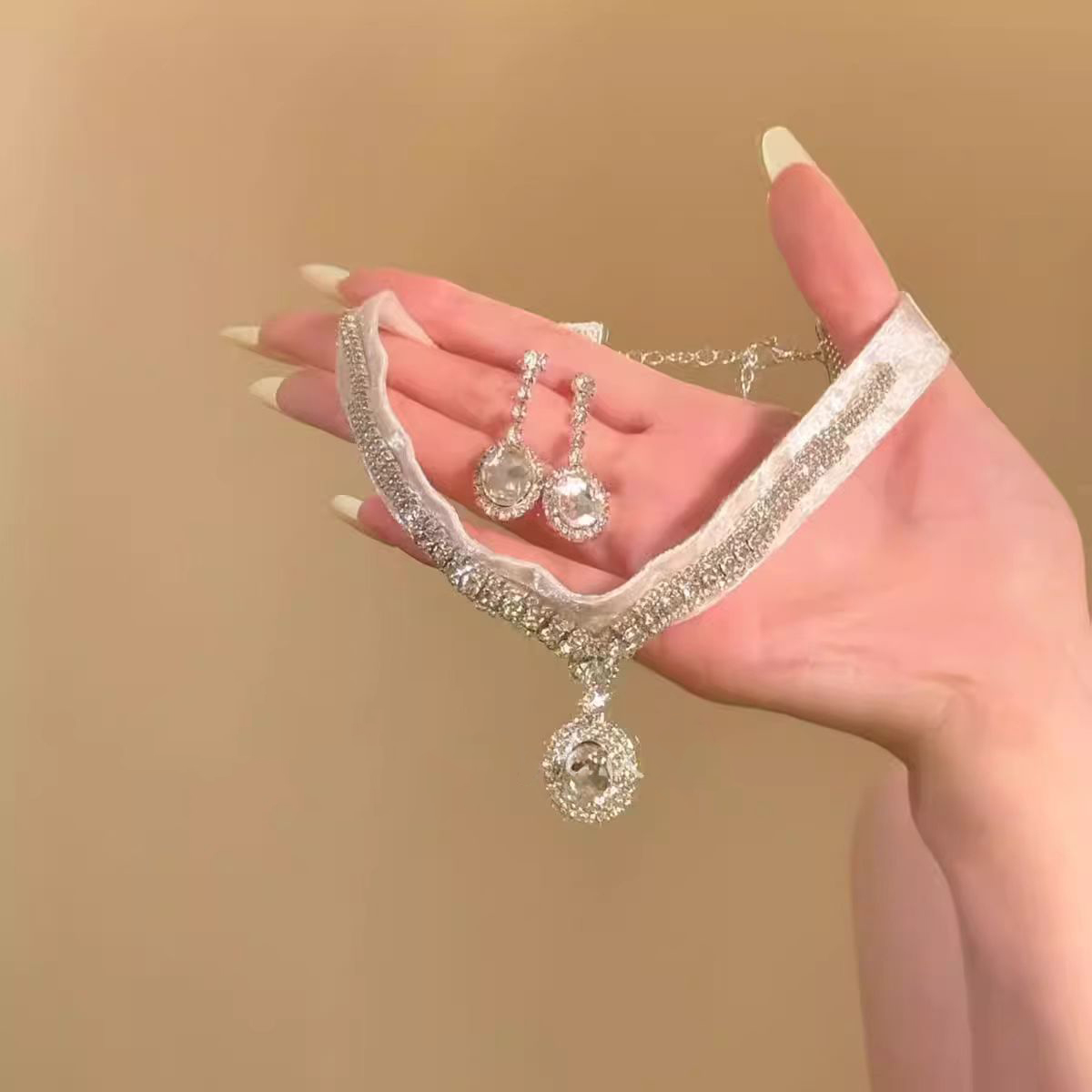 闪耀星芒~超闪水滴项链女2025新款耳钉套装晚礼服时尚颈链配饰品