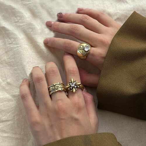 中古做旧黑金色镶钻鸢尾花戒指