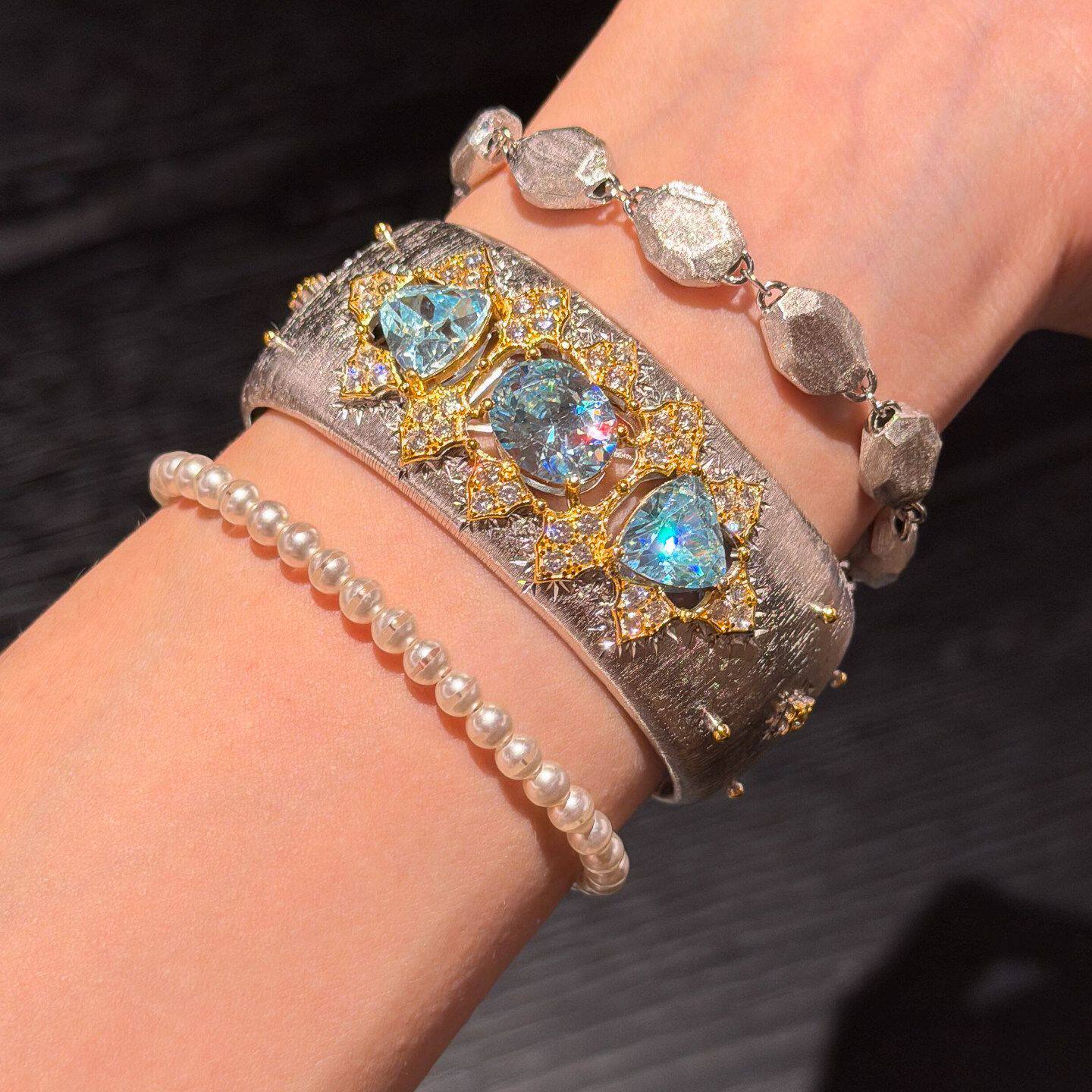 复古银色宽面开口闪钻手镯2026新款时尚设计百搭气质轻奢叠戴手饰