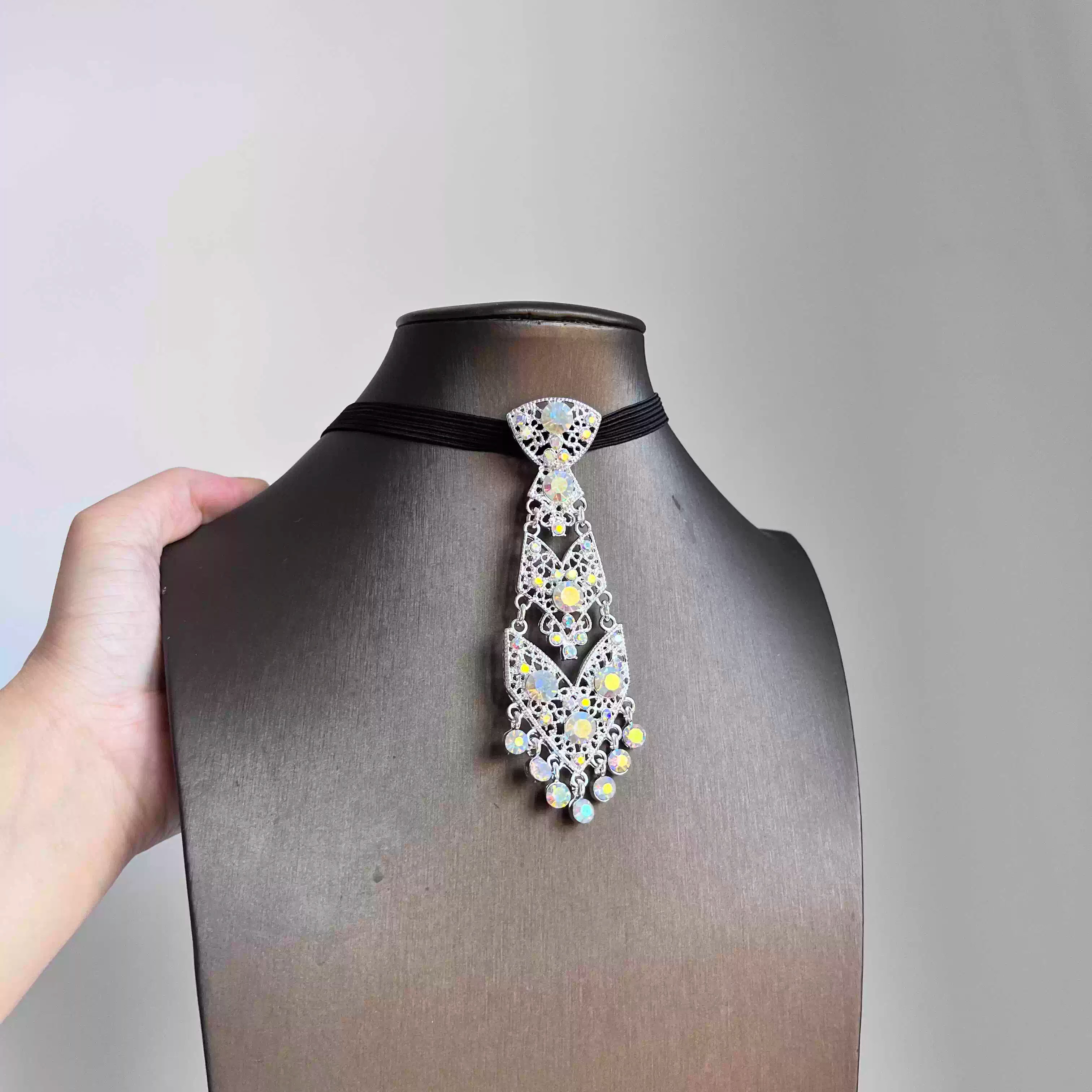 欧美风复古镶钻小领带领结女小众设计感高级轻奢复古时尚西服项链