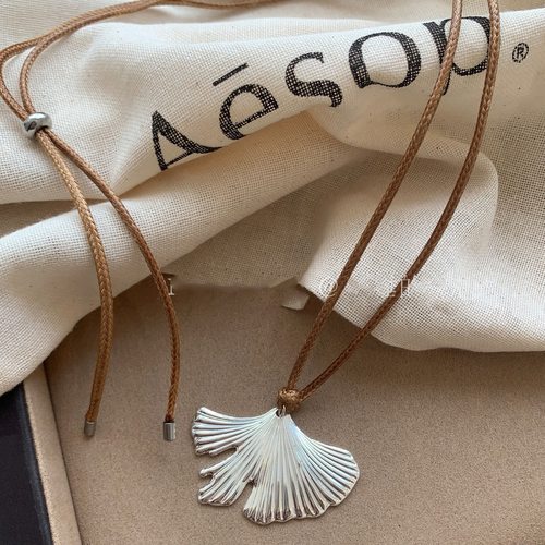 「剪秋」日韩杏叶设计感秋冬毛衣链吊坠休闲长款项链2025新款小众