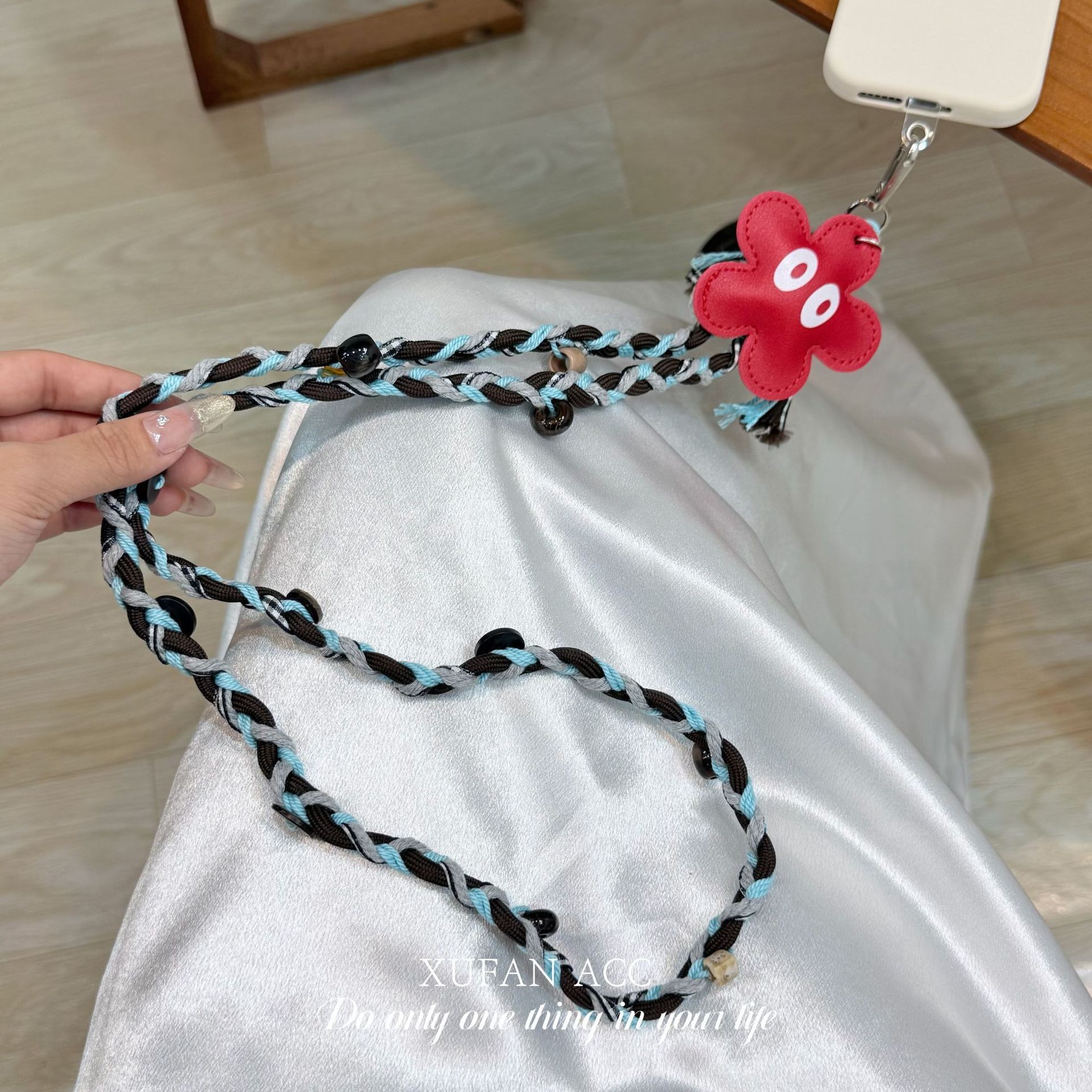 【琥珀海盐】手工编织花朵手机链挂件斜挎可爱少女挂脖链气质长款