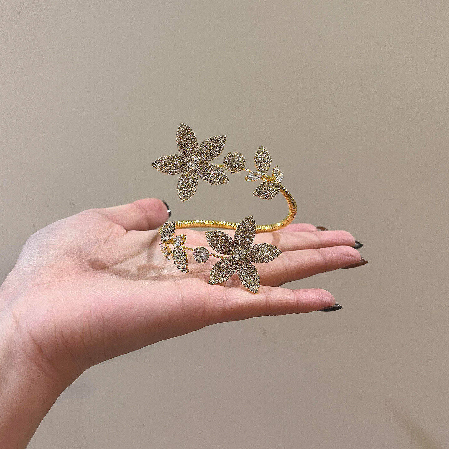 清冷感银色爆闪花朵缠绕手镯女轻奢小众精致高级感不规则开口手饰