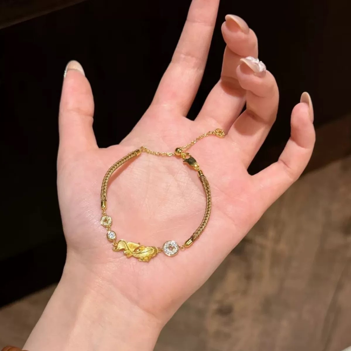 手工拉丝小锦鲤红绳手链女款轻奢小众精致编织手绳马年本命年礼物